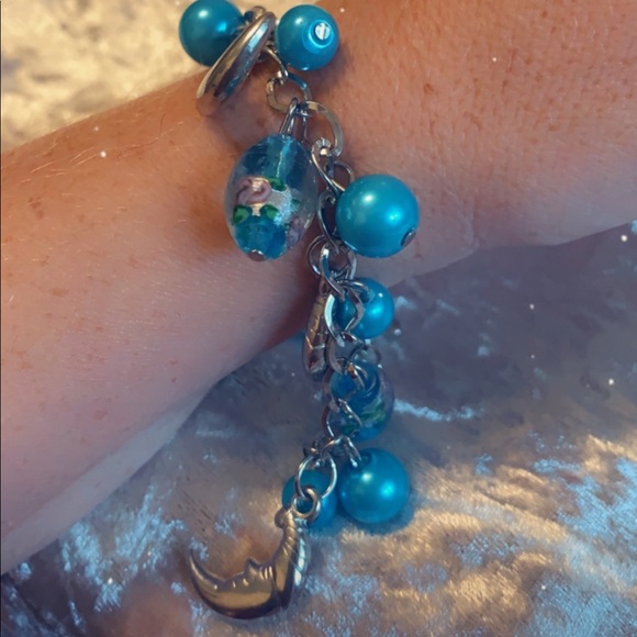 Vintage Blue Glass Bead Half-Moon charm bracelet - Picture 8 of 11